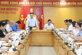 Đồng chí Phan Văn Hùng, Phó Tổng Biên tập Báo Nhân Dân, Tổng Đạo diễn chương trình "Cõi thiêng Đồng Lộc" năm 2023 giới thiệu khái quát công tác chuẩn bị, kịch bản chương trình.
