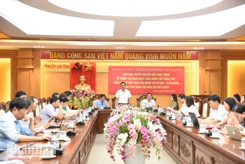 Trưởng ban Tuyên giáo Tỉnh ủy Hà Tĩnh Hà Văn Hùng thông tin đến các cơ quan báo chí về các điểm nhấn trong chuỗi hoạt động kỷ niệm 120 năm Ngày sinh đồng chí Trần Phú.