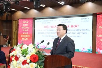 Đồng chí Nguyễn Xuân Thắng, Ủy viên Bộ Chính trị, Giám đốc Học viện Chính trị Quốc gia Hồ Chí Minh, Chủ tịch Hội đồng lý luận Trung ương phát biểu tại hội thảo.