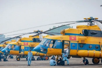 [Video] Không quân tổng hợp luyện cùng các khối diễu binh tại sân bay Biên Hòa