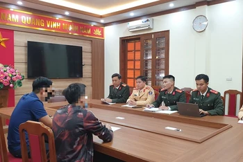 Các đối tượng tại cơ quan công an.