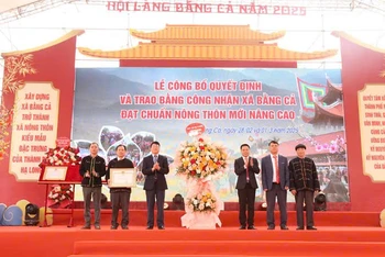 Trao Quyết định và Bằng công nhận đạt chuẩn nông thôn mới nâng cao cho xã Bằng Cả, thành phố Hạ Long.