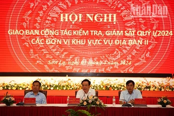 Các đồng chí chủ trì Hội nghị giao ban quý I các đơn vị khu vực Vụ Địa bàn II.