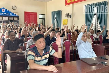 Nhân dân tổ 6, phường Tô Hiệu, thành phố Sơn La biểu quyết nhất trí phương án sắp xếp, tổ chức lại đơn vị hành chính cấp xã.