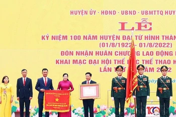 Huyện Đại Từ được tặng thưởng Huân chương Lao động hạng Nhất.