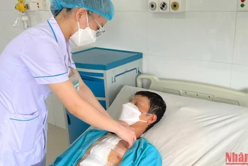 Hiện, bệnh nhân đã qua cơn nguy kịch.