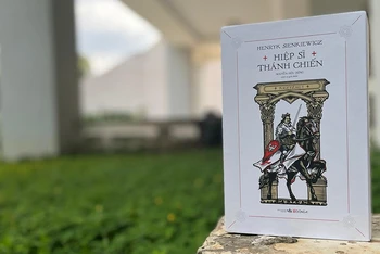 Bìa bộ tiểu thuyết lịch sử “Hiệp sĩ Thánh chiến” của văn hào Henryk Sienkiewicz.