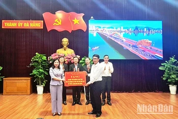 Hỗ trợ 2 tỷ đồng giúp người dân Đà Nẵng khắc phục hậu quả thiên tai.