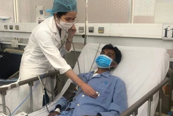 Bệnh nhân R.T hiện tỉnh táo sau phẫu thuật.
