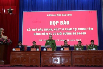 Toàn cảnh buổi họp báo.