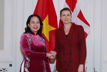 Thủ tướng Đan Mạch Mette Frederiksen đón Phó Chủ tịch nước Võ Thị Ánh Xuân.