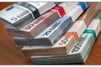 Đồng tiền giấy euro. (Ảnh: THX/TTXVN)