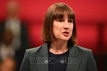 Bộ trưởng Tài chính Anh Rachel Reeves phát biểu tại Purfleet, Anh, ngày 16/5/2024. (Ảnh: Getty Images/TTXVN)
