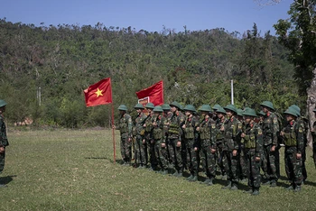 Cán bộ, chiến sĩ Lữ đoàn Bộ binh Phòng thủ đảo 242, Quân khu 3 tập luyện sẵn sàng chiến đấu. (Ảnh: SƠN TÙNG)