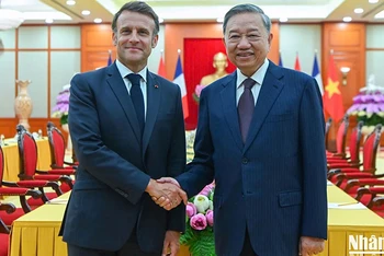 Tổng Bí thư Tô Lâm và Tổng thống Pháp Emmanuel Macron. (Ảnh: TRẦN HẢI)