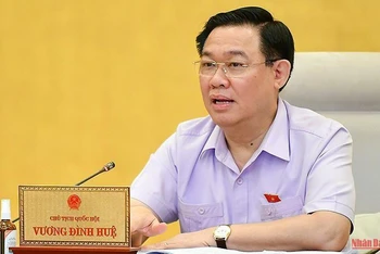 Chủ tịch Quốc hội Vương Đình Huệ phát biểu ý kiến về dự án Luật Thực hiện dân chủ ở cơ sở tại phiên làm việc. (Ảnh: Duy Linh)