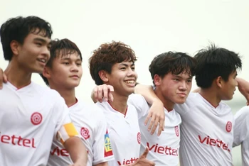 Các cầu thủ U17 Viettel ăn mừng chức vô địch năm 2023. (Ảnh: VFF)