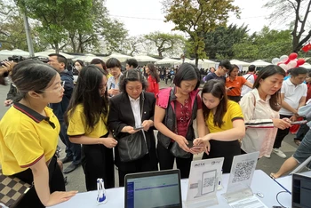 Triển khai cấp phát chữ ký số cá nhân miễn phí trên phố đi bộ Hà Nội từ nay tới hết tháng 12.