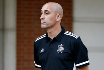 Chủ tịch RFEF Luis Rubiales tại buổi lễ mừng công đội tuyển nữ Tây Ban Nha trở về với danh hiệu nhà vô địch World Cup nữ 2023. (Ảnh: Reuters)
