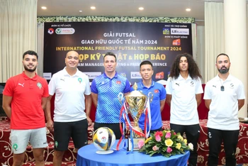Đại diện các đội có mặt tại buổi họp báo. (Ảnh: VFF)