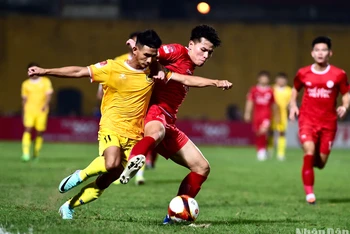 [Ảnh] Thể Công Viettel đánh bại Quảng Nam 3-2