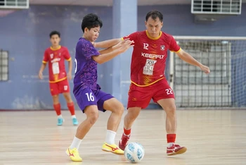 Đội tuyển futsal nữ Việt Nam hòa 2-2 câu lạc bộ futsal nam Xạ Store. 