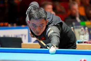Bao Phương Vinh thi đấu tại Giải billard carom 3 băng đồng đội thế giới 2025. (Ảnh: Ton Smilde)