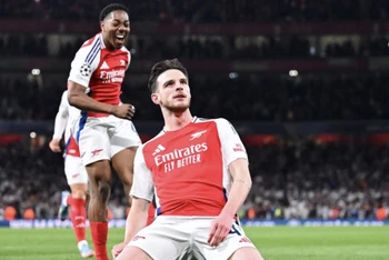 Declan Rice ghi cú đúp bằng 2 pha đá phạt đầy kỹ thuật. (Ảnh: ArsenalFC)