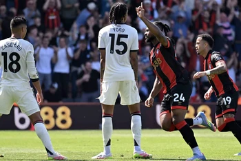 Semenyo mang về bàn mở tỷ số cho Bournemouth. (Ảnh: MUFC)