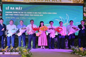 Ra mắt Dự án tài chính vi mô phát triển cộng đồng - Quỹ Phát triển cộng đồng tỉnh Khánh Hòa. (Ảnh: NGỌC HÒA)