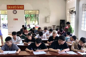 Các đối tượng viết tường trình sự việc.
