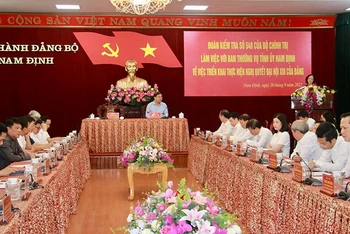 Quang cảnh buổi làm việc.