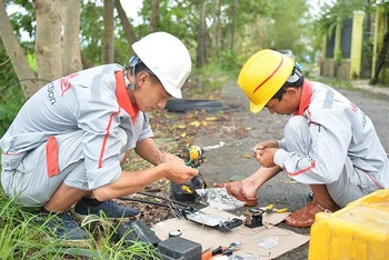 “Liên thông” sóng di động, giúp bảo đảm liên lạc sau bão Noru