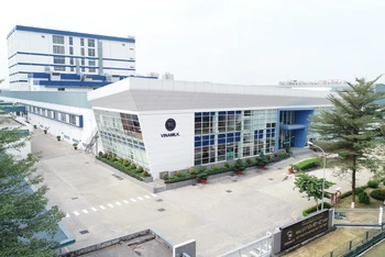 Nhà máy sữa bột Việt Nam tại Bình Dương có vốn đầu tư ban đầu 2.100 tỷ đồng, công suất 54.000 tấn/năm, là nhà máy sản xuất sữa bột có công suất lớn và hiện đại.