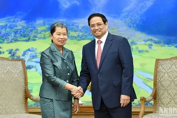 Thủ tướng Phạm Minh Chính tiếp Phó Thủ tướng, Bộ trưởng Quan hệ với Quốc hội-Thượng viện và Thanh tra Campuchia Men Sam An. (Ảnh: Trần Hải)