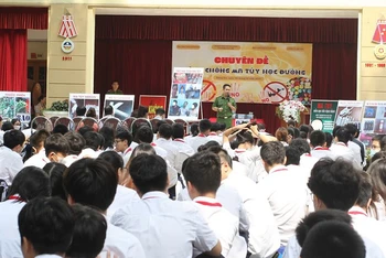 Chuyên đề Phòng chống ma túy học đường tại Trường THCS Đống Đa thu hút sự quan tâm của các em học sinh.
