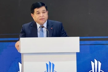 Phó Thủ tướng Nguyễn Chí Dũng phát biểu dẫn đề tại Hội nghị Đầu tư thường niên ở UAE. (Nguồn: Báo Chính phủ)