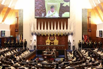 Quốc vương Sultan Ibrahim phát biểu tại Quốc hội Malaysia. (Ảnh Bernama)