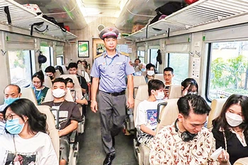 Nếu hành khách chủ động về kế hoạch đi lại, tàu lửa vẫn là phương tiện phù hợp về giá cả và thời gaian di chuyển.