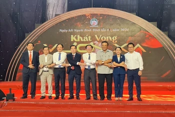 Ngày hội là dịp các thế hệ cộng đồng người Bình Định xa quê gặp gỡ, giao lưu, ôn lại truyền thống lịch sử hào hùng của cha ông.