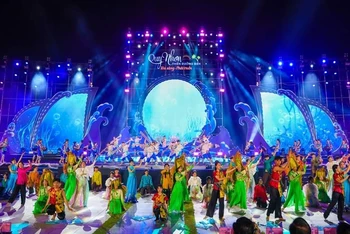 Tiết mục biểu diễn văn nghệ sôi động khắc họa nét đặc trưng của vùng "đất võ trời văn".
