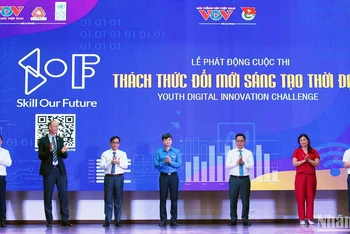 Đại diện Trung ương Đoàn và các đơn vị liên quan phát động Cuộc thi “Thách thức đổi mới sáng tạo thời đại số - Youth Digital Innovation Challenge” trong khuôn khổ chương trình.