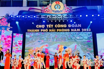 Nhiều tiết mục nghệ thuật hấp dẫn trong khai mạc Chợ Tết Công đoàn thành phố Hải Phòng 2023.