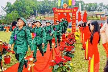 Các tân binh hăng hái lên đường làm nghĩa vụ bảo vệ Tổ quốc. (Ảnh: Cổng thông tin điện tử Hải Phòng)