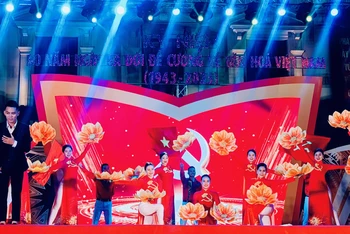 Các tiết mục ca ngợi Đảng, Bác Hồ.