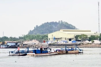 Phà Lại Xuân kết nối giao thông giữa huyện Thủy Nguyên (Hải Phòng) với thị xã Đông Triều (tỉnh Quảng Ninh) và ngược lại.