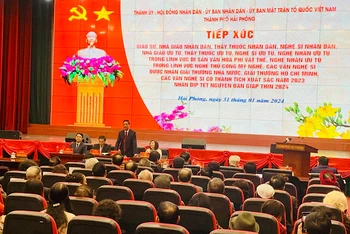 Quang cảnh buổi gặp mặt của lãnh đạo thành phố Hải Phòng với đội ngũ trí thức, văn nghệ sĩ tiêu biểu.