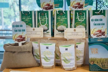 Sản phẩm gạo sản xuất thân thiện với môi trường từ một số địa phương: Thái Bình, Ninh Bình... (Ảnh: HNV)