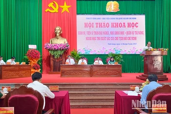 Những đồng chí chủ trì hội thảo khoa học Giáo sư, Viện sĩ Trần Đại Nghĩa.