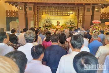 Lễ dâng hương Thủ tướng Chính phủ Võ Văn Kiệt sáng 23/11. 